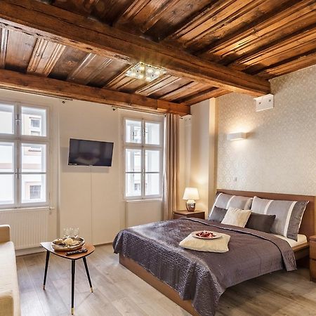 Downtown Royal Apartments Ceske Budejovice Exterior foto