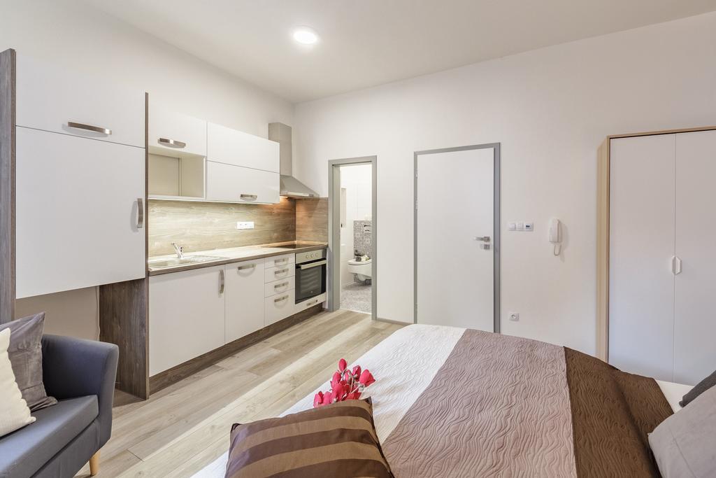Downtown Royal Apartments Ceske Budejovice Exterior foto