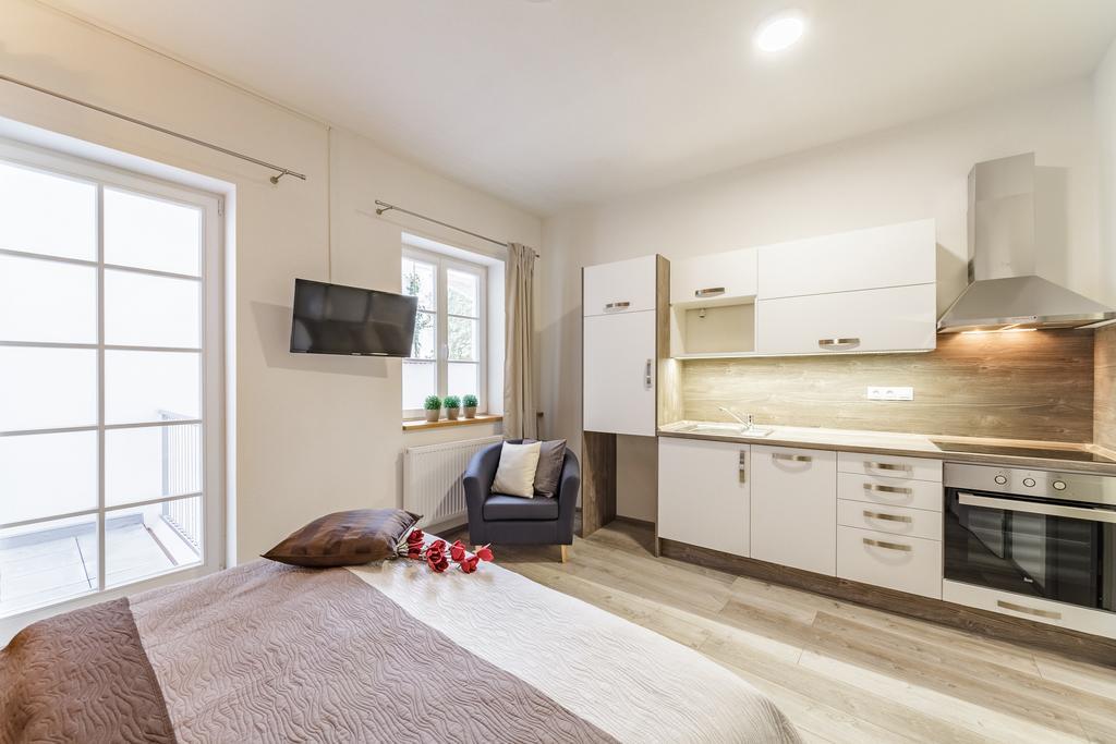 Downtown Royal Apartments Ceske Budejovice Exterior foto